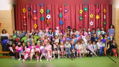 Strahlende Gesichter am 1. Schultag in Altenstadt (Bild: Doris Bodensteiner)