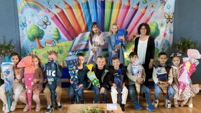 Klasse 1a der Albert-Schweitzer-Schule mit Klassenlehrerin Evi Biller. (Bild: Petra Bayer)