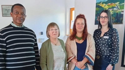 von links: Pfarrvikar Pater John Massawe, Frau Irmgard Scharl, Frau Jennifer Nelhiebel, Frau Andrea Kaste (Bild: Irmgard Scharl)