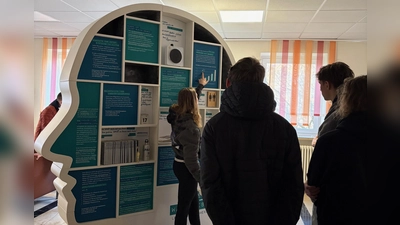 Das „Kopfregal” soll Einblicke in den Alltag eines Demenzpatienten ermöglichen.  (Bild: Jennifer Frank)