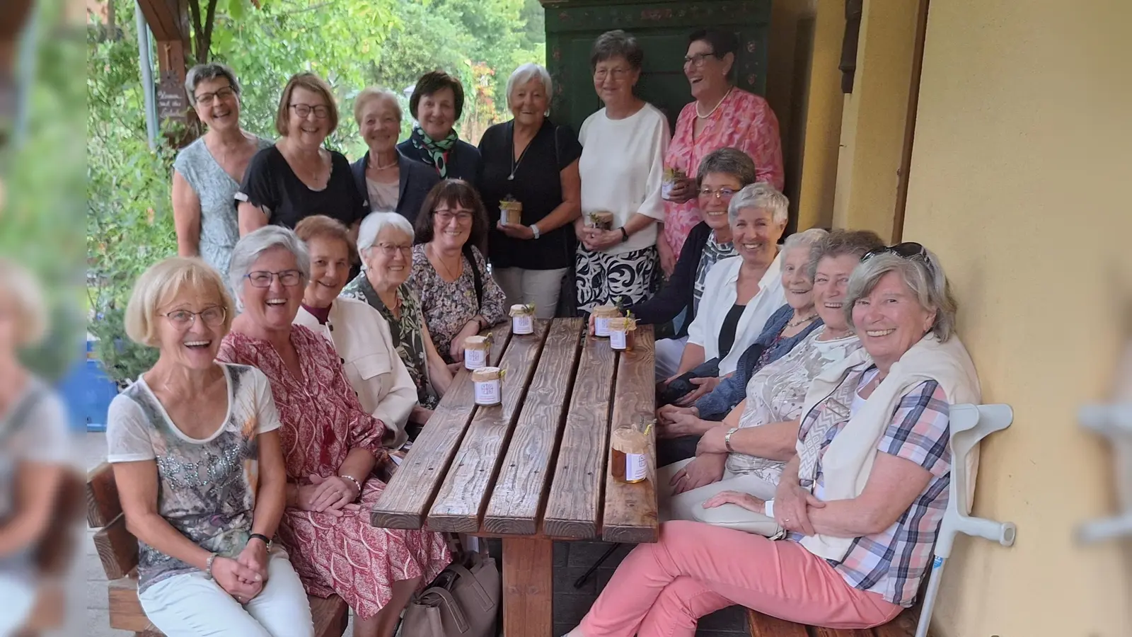 Das Vorstandsteam des Frauenbundes mit den Jubilarinnen (Bild: Anita Hartmann)