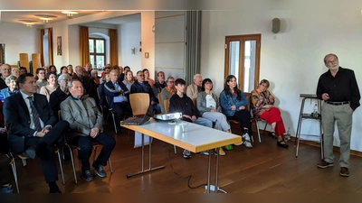 vorn rechts Kurt Engelhardt, vorn links Landrat Ebeling (Bild: Reinhard Steindl)