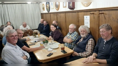 Der Informationsstammtisch der Freien Wähler Hirschau war sehr gut besucht (Bild: Mandy Lang/Gilbert Hirschmann)