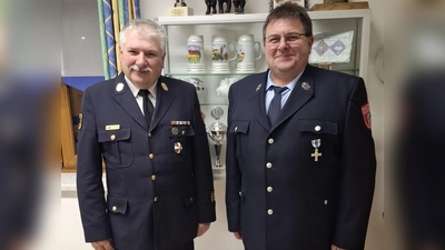 KBI Hans Sperber und Kommandant Jürgen Pilhöfer. (Bild: Claudia Oberleiter)