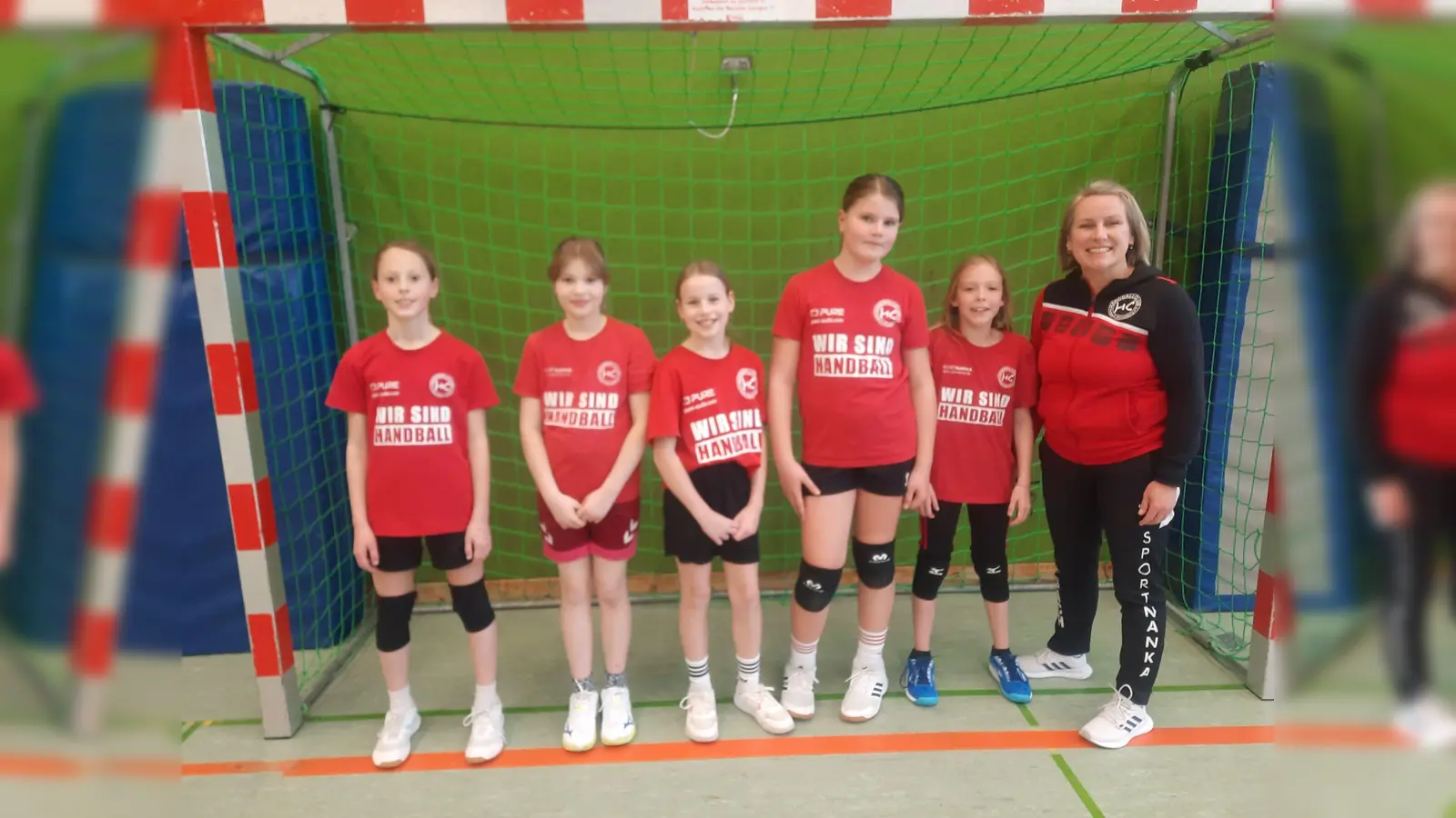 Nela Lange, Sara Hausner, Lilian Übler, Nele Müller und Viktoria Benner werden von der Trainerin Sonja Übler in die Frühförderung Ostbayernauswahl entsendet. Im Bild fehlt Leoni Bernt. (Bild: Sonja Übler)