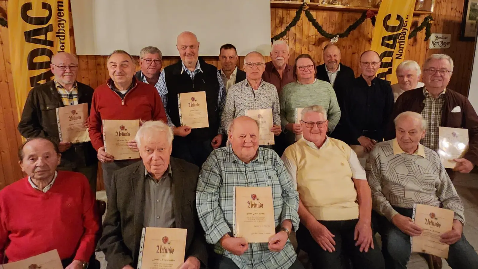 Langjährige Mitglieder des MSC Wiesau wurden für 40 und 50 Jahre Treue ausgezeichnet. (Bild: Karl-Heinz Dietrich)