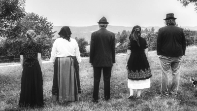 „Tannöd” spielt auf einem ganz normalen, friedlichen Dorf. Niemand ahnt, was eines Nachts geschieht und welche Folgen das haben wird für die Dorfgemeinschaft.  (Bild: Tanja Schedl)