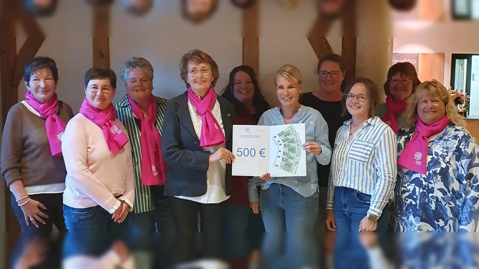 v. L.: Maria Hefner, Regina Leonhard, Petra Birner, Christa Münster, Mareike Hüttner, Stefanie Kohl, Katrin Stubenvoll, Daniela Wismeth, Christine Ratzke, Brenda Wild (Bild: Christa Münster)