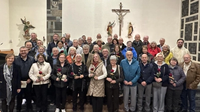 Gruppenfoto der Ehejubilare nach dem Gottesdienst. (Bild: Stefan Hüttl)