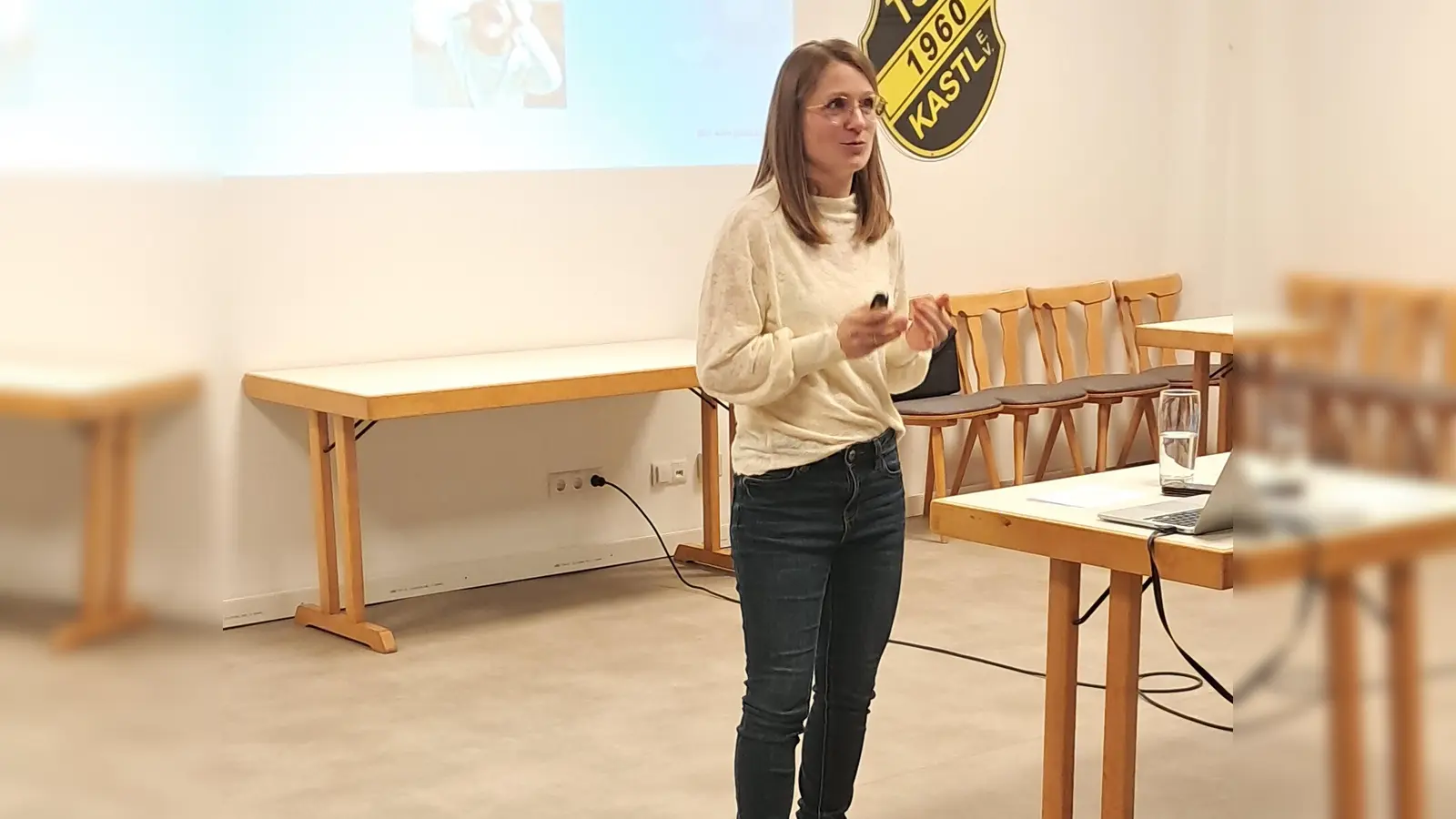 Lena Fricken gibt wertvolle Hinweise über die frühe Eltern-Kind-Beziehung (Bild: Markus Kaufmann)