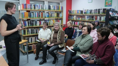 Ramona Hösl informierte anschaulich über Einsatzmöglichkeiten und Wirkungsweisen ätherischer Öle im Alltag. (Bild: Julia Benkhardt)