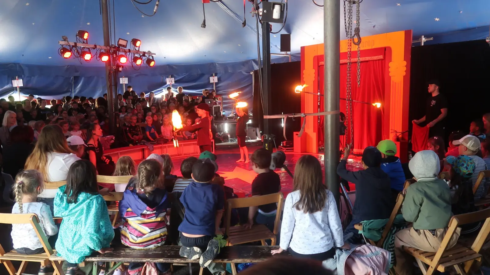 Die Schülerinnen und Schüler der Grund- und Mittelschule Vilseck stellten eine Woche lang als Stars in der Manege ihr Können unter Beweis. (Bild: Rosi Hasenstab)