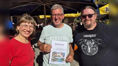 Der Gewinner der Algund-Reise ist Manfred Herrmann(Mitte) (Bild: Anja Heiß)