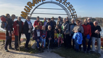 Wandergruppe des OWV Nabburg am Ostufer des Murner See (Bild: Hans Rachwalik)