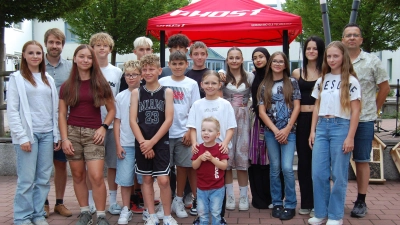 Ein ganz besonderes Highlight war die Sportlerehrung, hatten doch vier Mannschaften am Bodensee-Schulcup in Leichtathletik teilgenommen. Alle vier Teams wurden – wie im letzten Jahr - in Amberg Bezirksmeister und fahren zur Bayrischen nach Dingolfing.  (Bild: Werner Winderl)