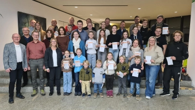 Vordere Reihe: links 1. Vorsitzender Wolfgang Rahm, 3. von links Trainerin Margit friedl (Bild: Wolfgang Rahm)