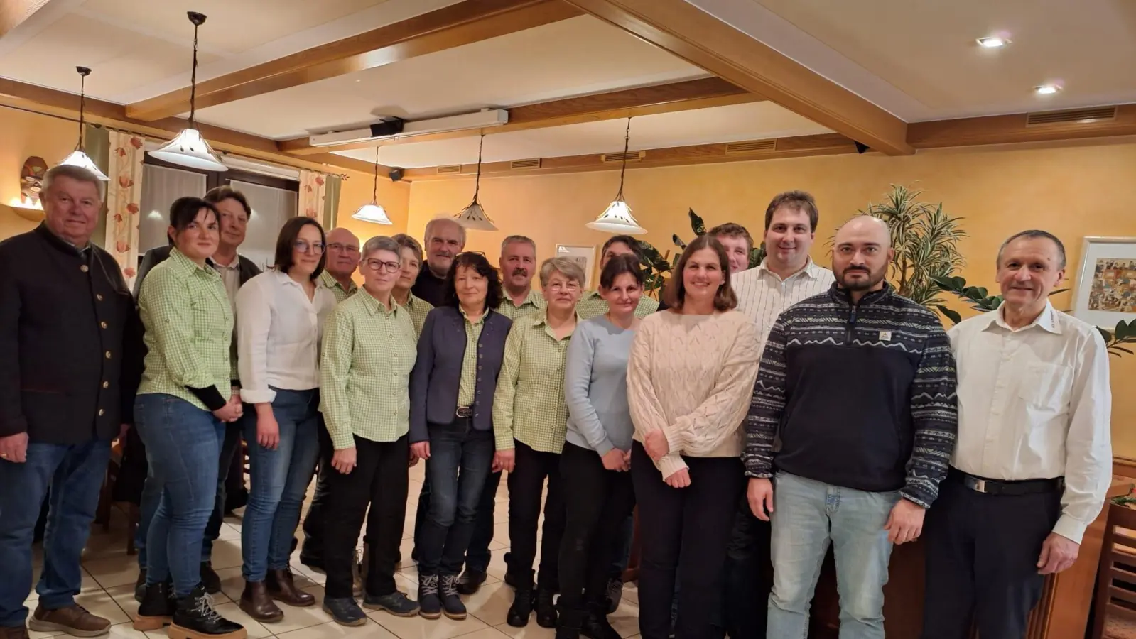 Die neu gewählte Vorstandschaft des GOV Schmidgaden. (Bild: Barbara Dirrigl)