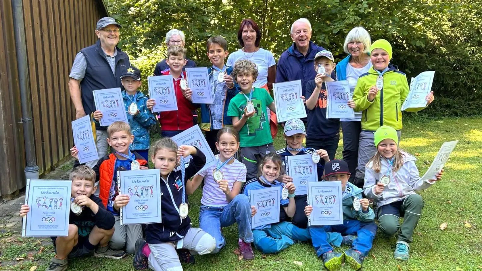 Die Olympiateilnehmer nach der Urkundenvergabe (Bild: Karlheinz Cislaghi)