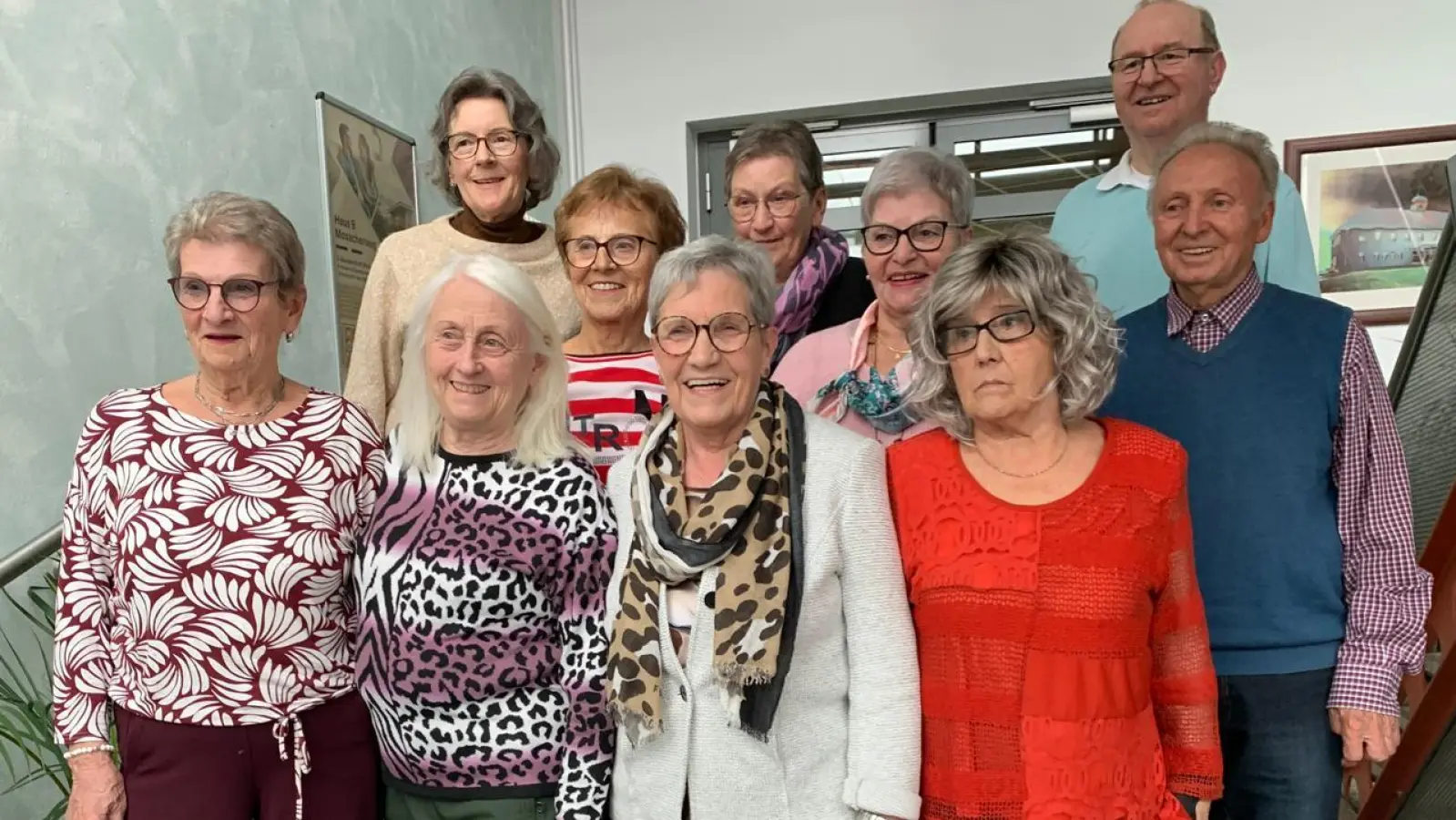 Die neu gewählte Vorstandschaft Im Bild vorne links 1. Vorstand Hannelore Meier, Kassier, Schriftführer und Vertreterin der Frauen Irene Kugler Beisitzer Sieglinde Mahlke, Beisitzer u. Vertreterin der Frauen Hannelore Fliegner 2.Reihe 2. Vorstand und Jugendbeauftragte Elisabeth Lehmeier, Beisitzer Gudrun Kreitlein, Beisitzer Peter Nitz 3. Reihe Beisitzer Gabriele Kraus und Christine Lau, Stellvertr. Kreisverb.AS. Johann Ludwig, nicht im Bild Beisitzer Karin Weber (Bild: Gudrun Kreitlein)
