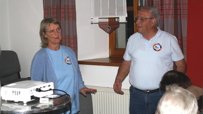 Anschaulich und lebendig beschrieben Elisabeth Gottsche und Dieter Klein in Burkhardsreuth die Arbeit des Vereins GeHiH. (Bild: Bernhard Piegsa)
