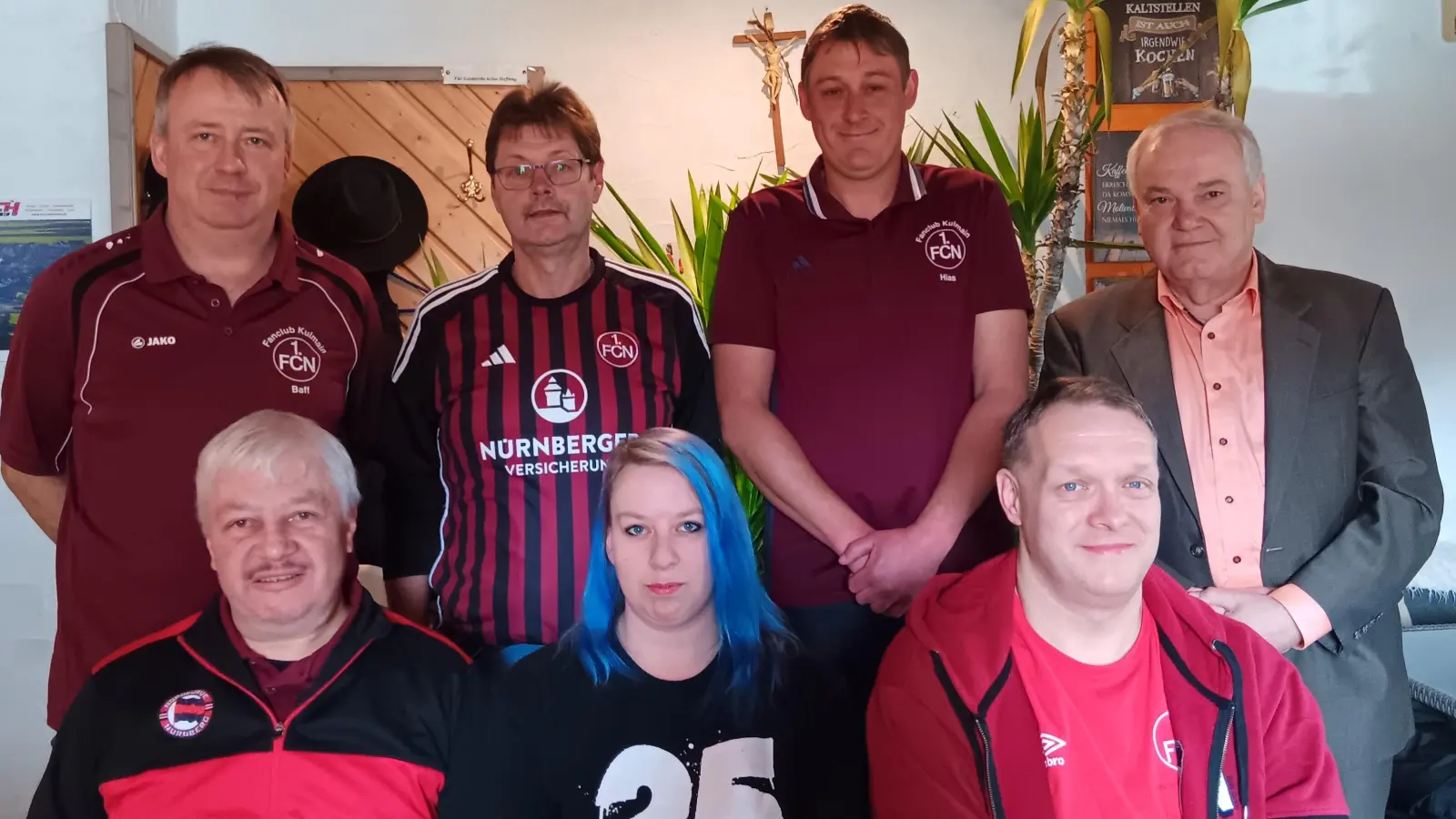 Auf dem Bild (stehend von links): Jürgen Rauch, Rainer Bayer, Matthias Franz und BGM Günter Kopp<br>Im Bild, sitzend von links: Robert Dietl, Sabrina Scholz und Thomas Kapustenski. (Bild: Jürgen Rauch )