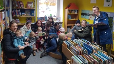 Besuch der Krabbelgruppen in der Bücherei. (Bild: Eva Gruber)
