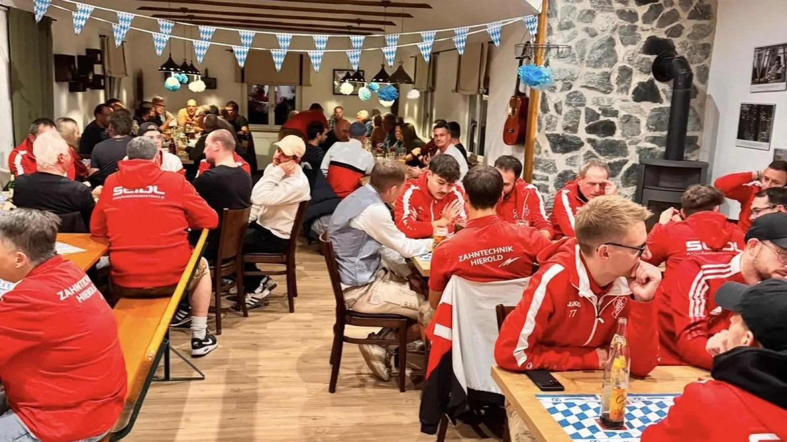 Beste Stimmung beim Oktoberfest der Fußballabteilung der SpVgg Pirk (Bild: Josef Schiesl)