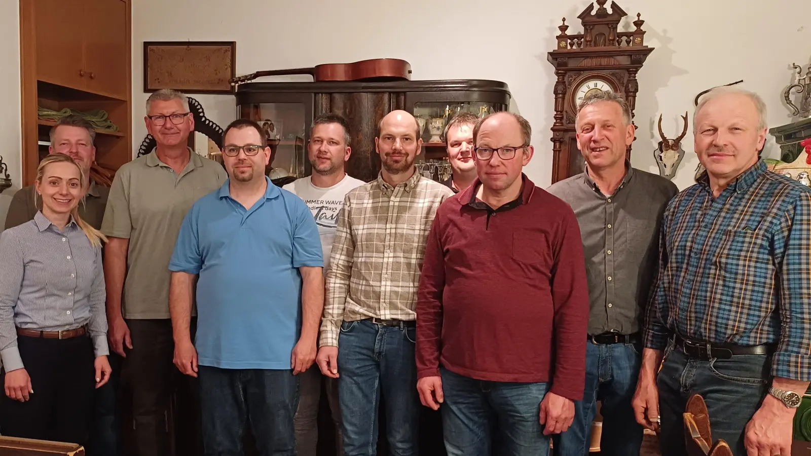 Jagdvorsteher Alfons Purschke (2. von rechts) und die Vorstandschaft mit Bürgermeisterin Elisabeth Gruber (links) und den Pächtern Marcus Schart(hinten links) und Oliver Hasselbacher (2.von links). (Bild: Kristina Purschke)