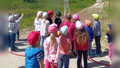 Leuchtende Kinderaugen beim Wasserspritzen. (Bild: Christine Bergler)