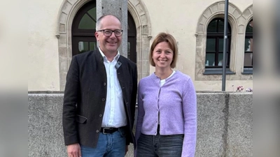  Ortsvorsitzender Roman Schäffler und die neue Geschäftsführerin Maria Kellner  (Bild: Leonhard Zintl )