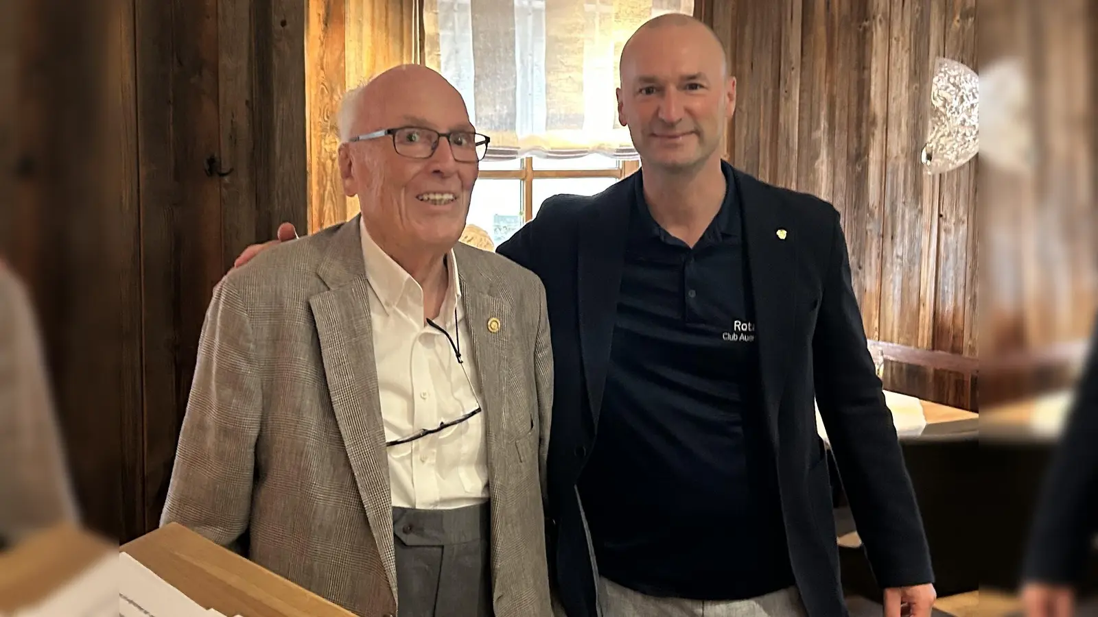 Rotary-Ehrenmitglied Johannes Bollmann und Präsident Marco Werner (Bild: Andreas Waidosch)