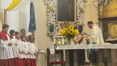 Die Festpredigt hielt Pfarrer Gerhard Pöpperl. (Bild: Nicola Hummer)