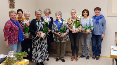 Bei der Jahreshauptversammlung des Frauenbundes Stulln werden einige Mitglieder für ihre langjährige Treue ausgezeichnet. (Bild: Anita Schmid/exb)