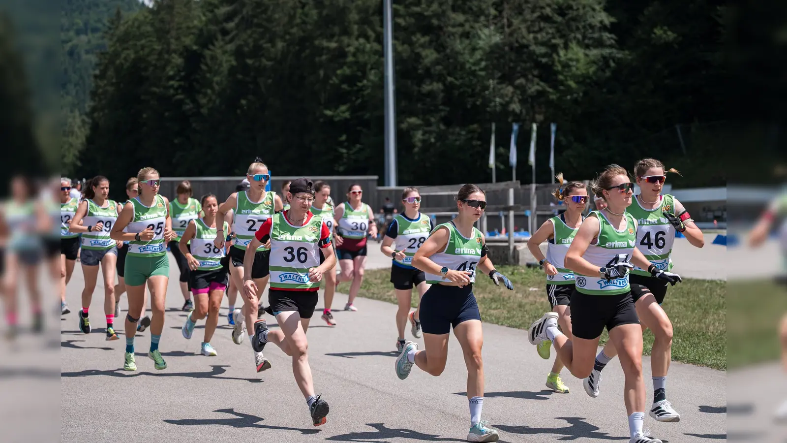 Kerstin Schmidt mit der Nummer 36 beim Start (Bild: Britta Kußmaul)
