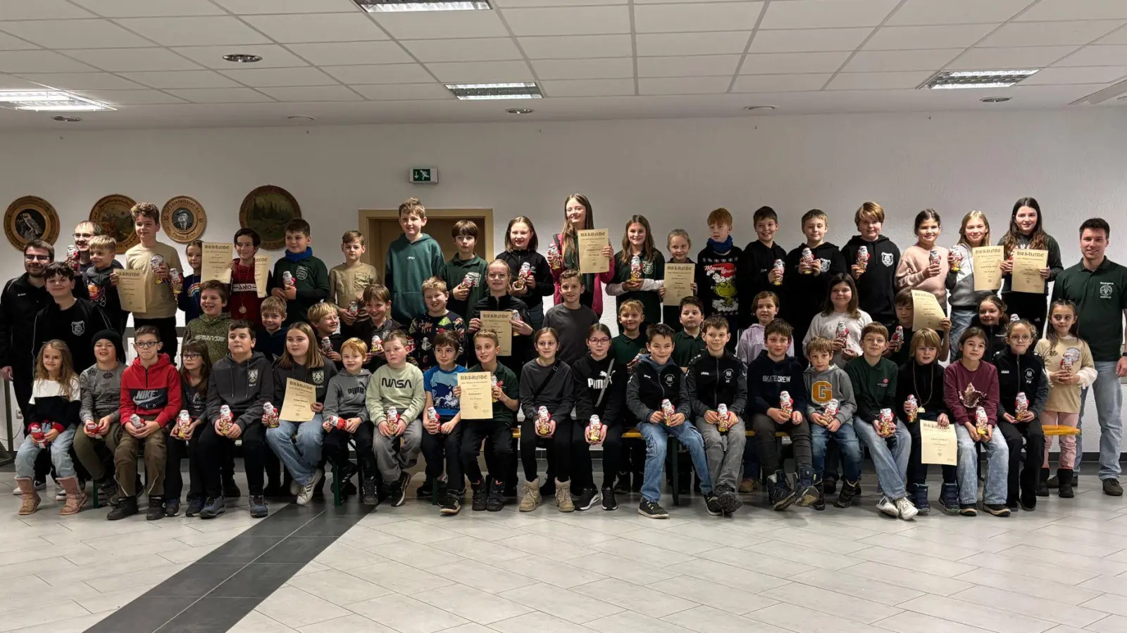 Die Gaujugendleitung des Schützengau Nabburg führte mit 63 Kids Ihren dritten Lichtgewehr.- und Blasrohr Rundenwettkampf erfolgreich durch. Die Kids hatten auch viel Spaß dabei und es gab viel strahlende Gesichter bei der Siegerehrung. (Bild: Stefan Gradl )