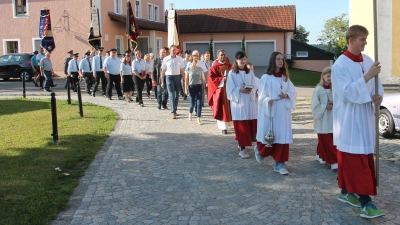 Kirchenzug anlässlich des Patroziniums und der Kirchweih  (Bild: Anja Thalhauser)