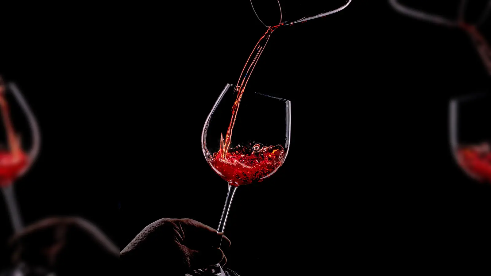 Dunkelfeld-Belichtung in der Glas-Fotografie (Bild: Reinhard Frank)