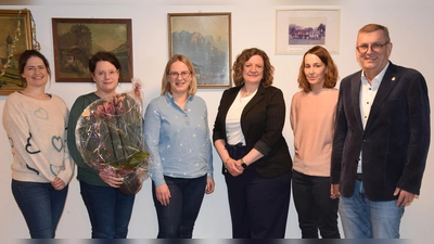 Beim Förderverein Kita- Grundschule in Schmidmühlen wurde neu gewählt. Von links Sabine Böhm, die ausgeschiedene Kassenwartin Martina Wermke, Julia Steckl, Claudia Zollbrecht, Vorsitzende Stephanie Lautenschlager und Bürgermeister Peter Braun.  (Bild: Paul Böhm)