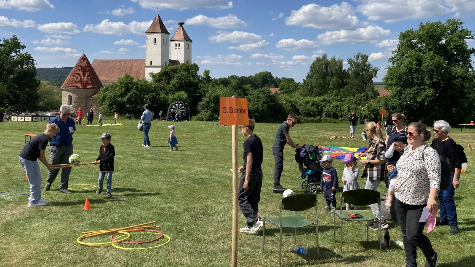 Spielefest bei herrlichem Wetter.  (Bild: Wolfgang Lehner)