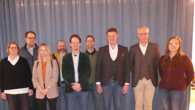 Andreas Wagener (5. v. li.) und Hildegard Tretter (li.) bestimmen weiterhin das Wirken des Fördervereins. (Bild: Walther Hermann)