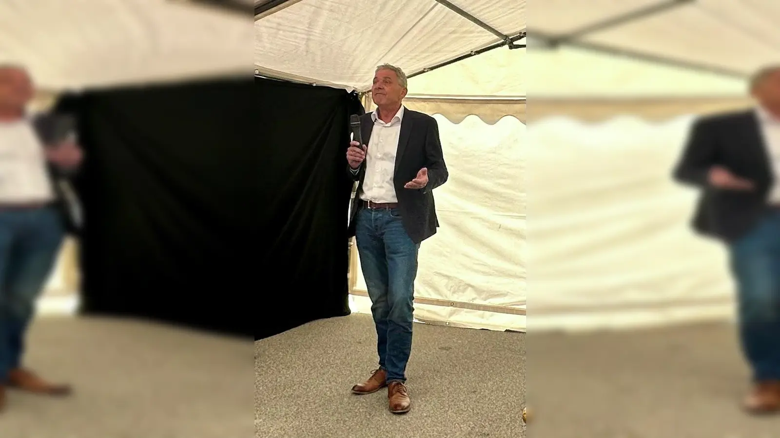 Stadtwerke-Mitarbeiter Wolfgang Dotzler informiert im Energiekompetenzzentrum bei einem kostenlosen Vortrag über viele offene Fragen zum Thema „Zusammenspiel Photovoltaik und Elektromobilität – Energiemanagementsysteme“. (Bild: Karoline Gajeck-Scheuck)