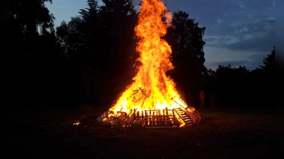 Johannisfeuer an der DJK (Bild: Harald Biersack)