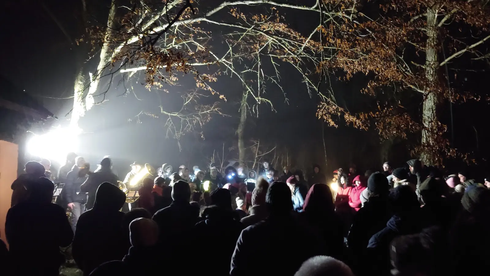 Musikgruppen bei der Bruder-Klaus-Kapelle (Bild: Dominik Klos)