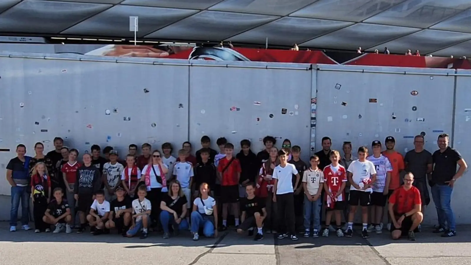 Die DJK Fußballer beim FC Bayern München. (Bild: Armin Aichinger)