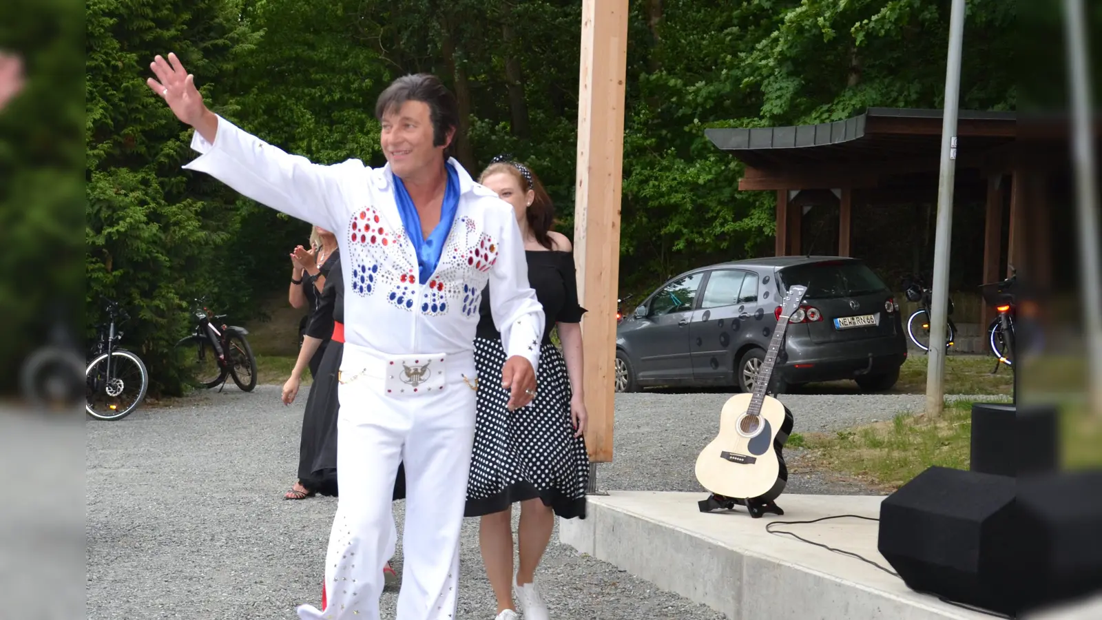 Hauch von Las Vegas bringt Elvis-Double Arnold Wurm heute, 21. Juli um 19 Uhr bei der Serenade im Generationenpark in Moosbach auf die Bühne. (Archivbild: Peter Garreiss)