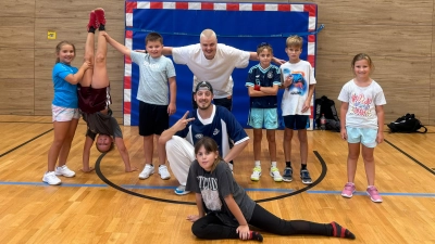 Breakdance kommt bei den kids dank Christopher und Luca super an (Bild: Christina Kaube)