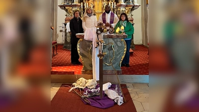 Lektorinnen Barbara Daniel, Katja Braun, Pfarrvikar Bonaventure Ukatu und Pfarrgemeinderatssprecherin Maria Schlögl (Bild: Maria Schlögl)