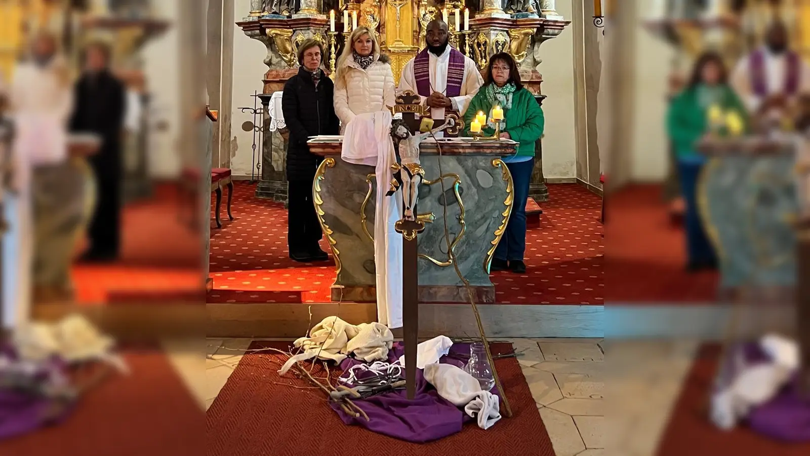 Lektorinnen Barbara Daniel, Katja Braun, Pfarrvikar Bonaventure Ukatu und Pfarrgemeinderatssprecherin Maria Schlögl (Bild: Maria Schlögl)