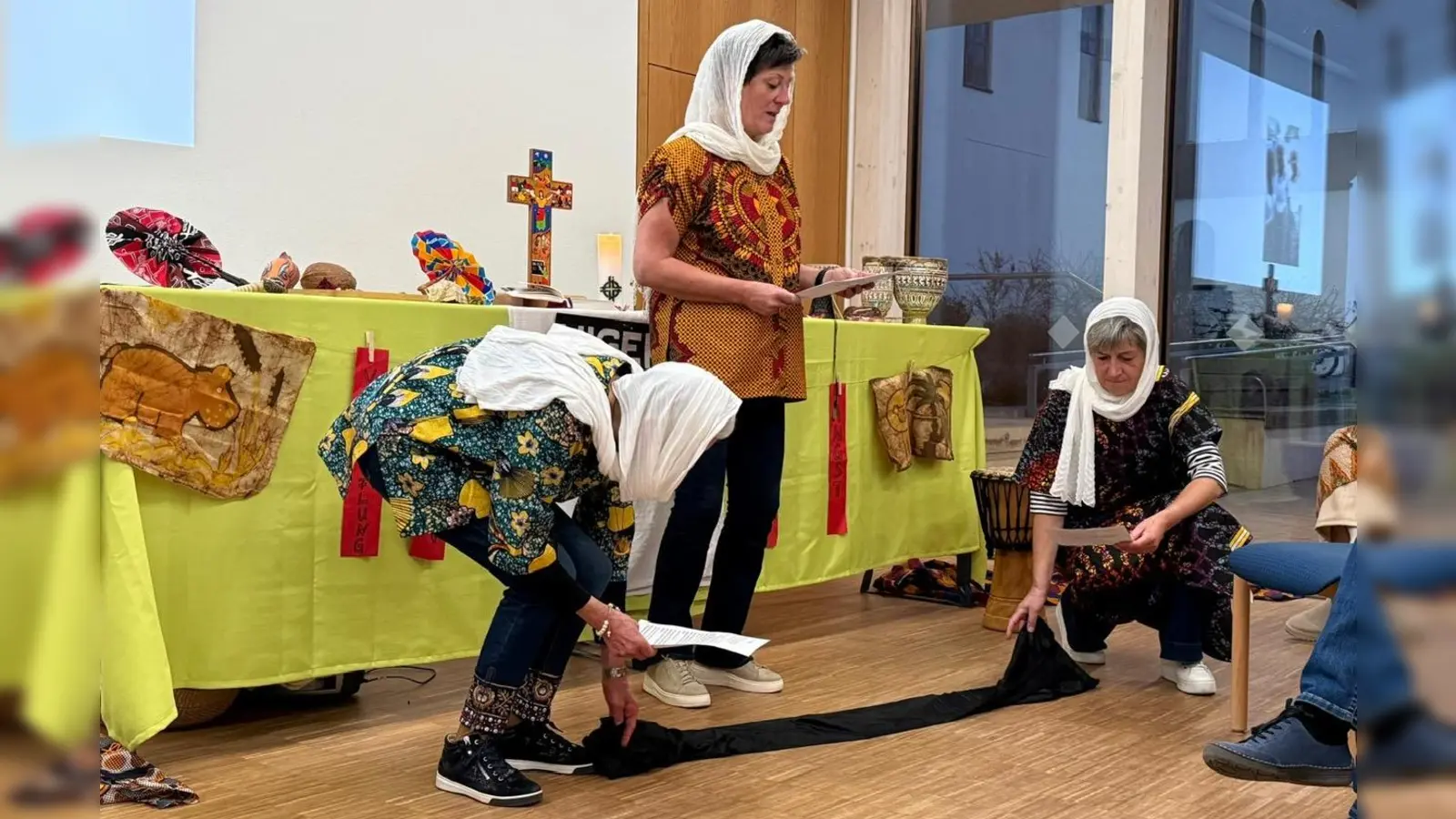 Witwen aus Nigeria erzählen von ihren Problemen.  (Bild: Ursula Dausch)