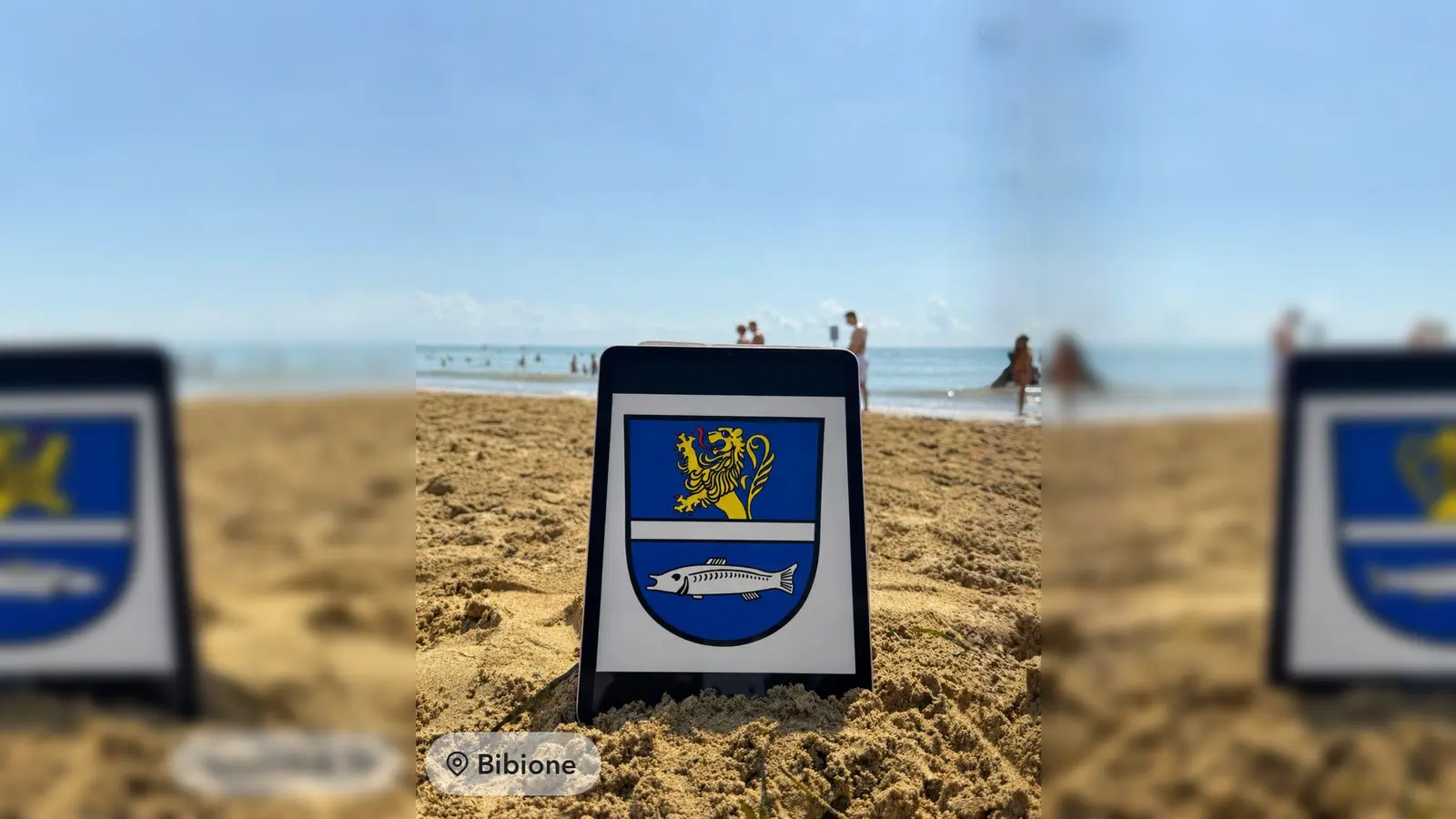 Als Beispiel sandte Jugendbeauftragte Eva-Maria Procher ein Bild aus Bibione vom Strand mit dem Eslarner Wappen.  (Bild: Eva-Maria Procher)